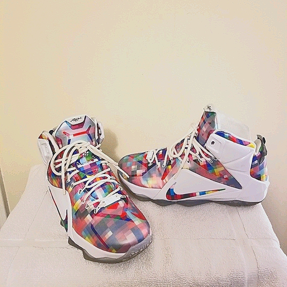 Lebron's 12s Prism W/OG BOX - Picture 3 of 8